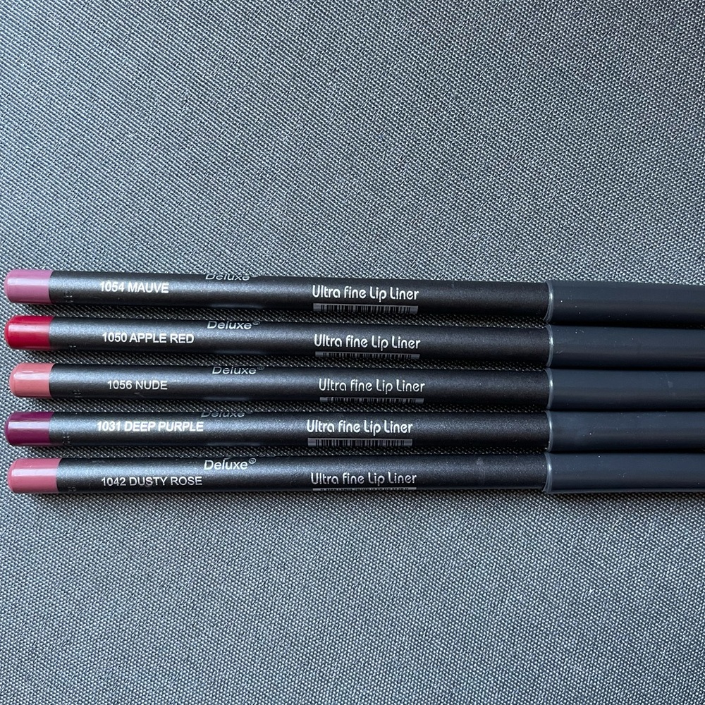 Ultra Fine Lip Liner
